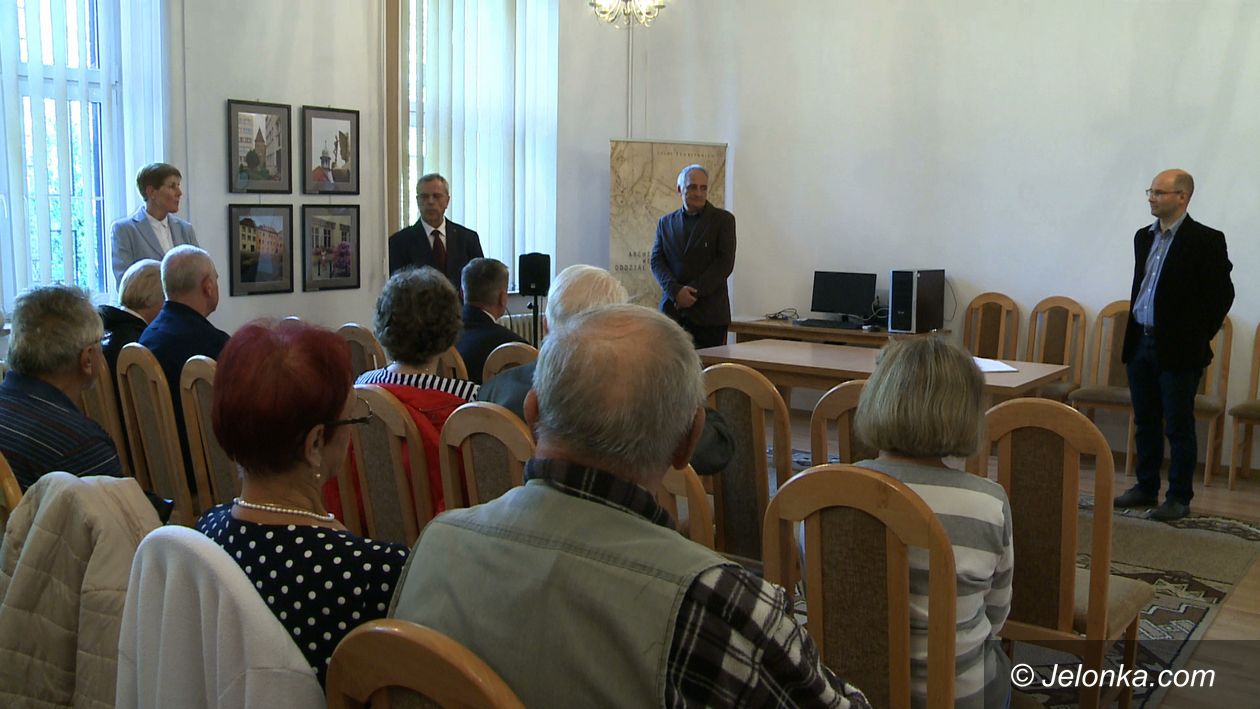Jelenia Góra: Wystawa o Lwówku w Archiwum Państwowym