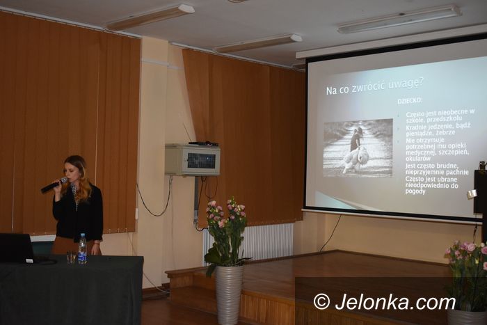 Jelenia Góra: Jak zapobiegać krzywdzeniu dzieci?