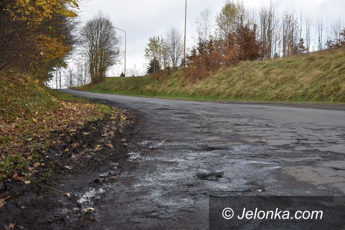 Janowice Wielkie: Droga jeszcze na remont poczeka