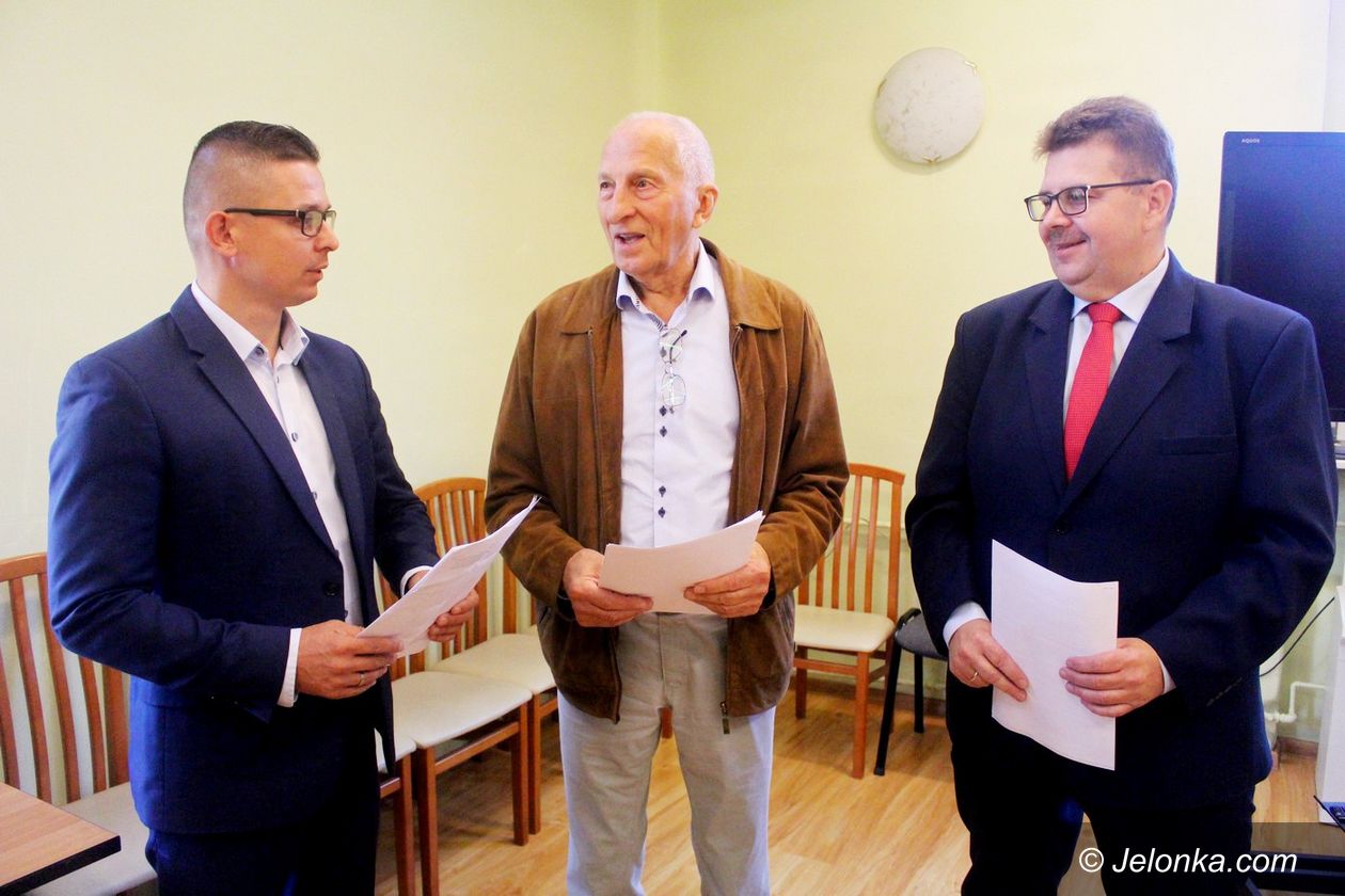 Jelenia Góra: Skandaliczna postawa – sesji rady miasta nie było!