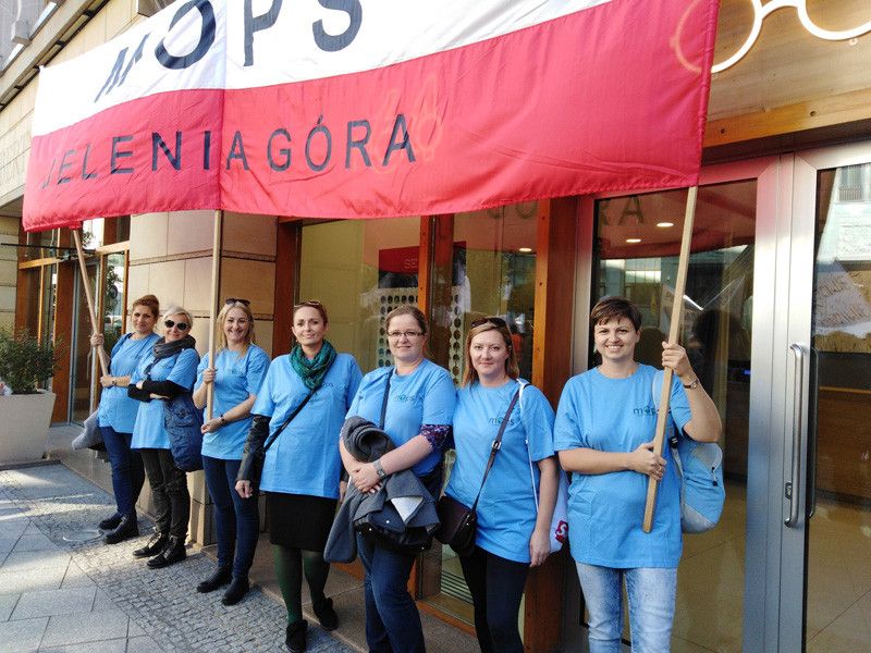 Jelenia Góra/Warszawa: Walka o podwyżki i prawa