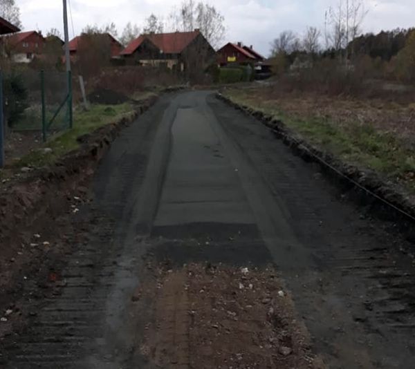Mysłakowice: Trwa remont Czereśniowego Sadu