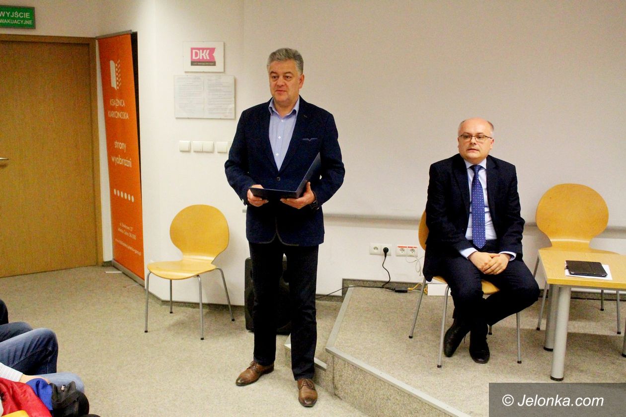 Jelenia Góra: Debaty nie było, Krzysztof Mróz odpowiadał na pytania