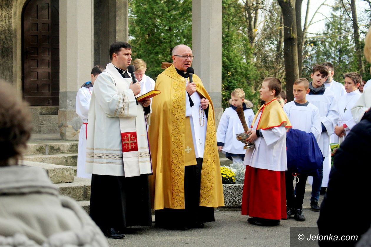 Jelenia Góra: Odwiedzamy groby