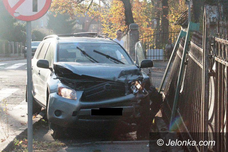 Jelenia Góra: Zderzenie renault z toyotą na krzyżówce