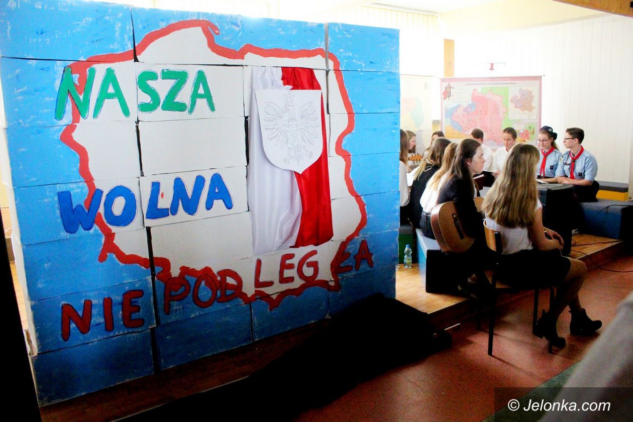 Jelenia Góra: Patriotycznie w Śniadeckim