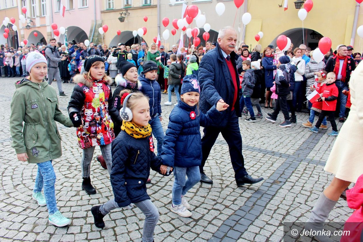 Jelenia Góra: Polonez, pochód i tort
