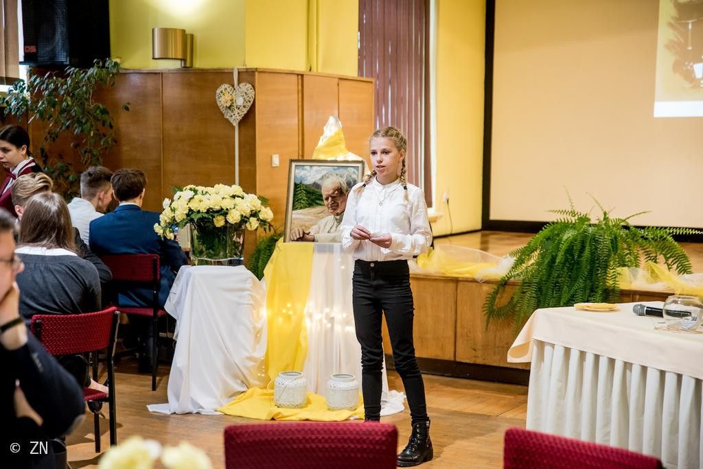 Jelenia Góra: Młodzi recytowali wiersze Jana Pawła II