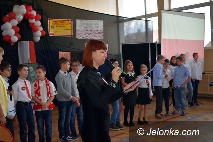 Jelenia Góra: Patriotycznie w SP 8