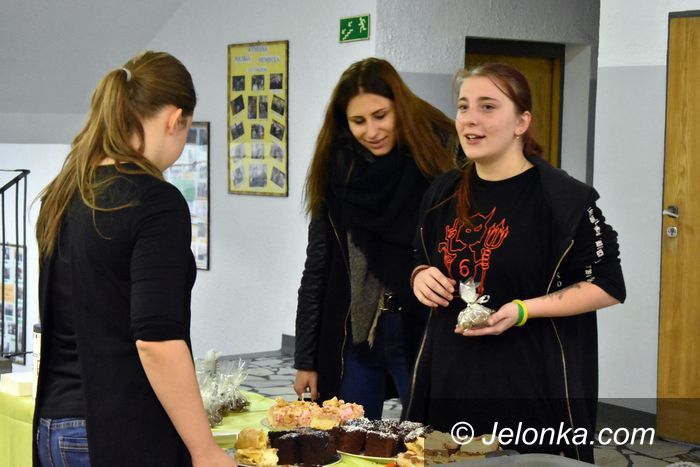 Jelenia Góra: Słodki kiermasz na "Szlachetną Paczkę"