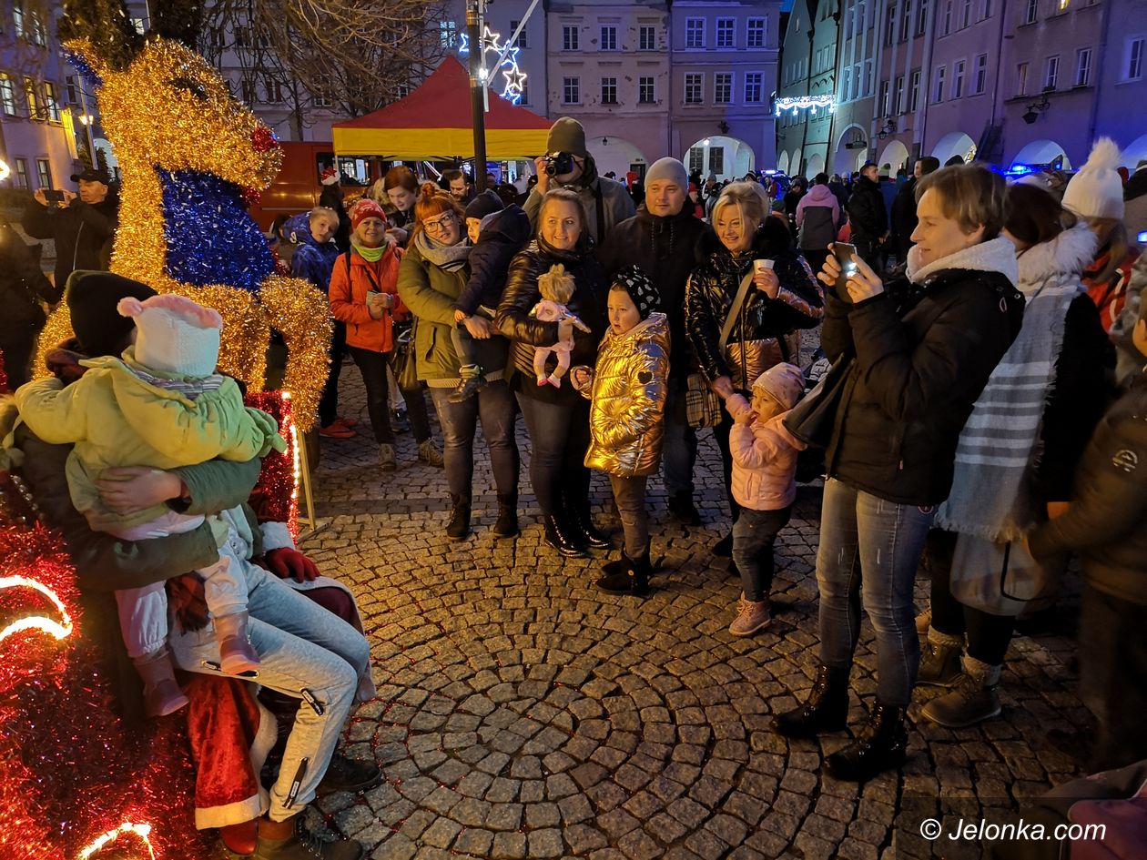 Jelenia Góra: Choinka już oświetlona