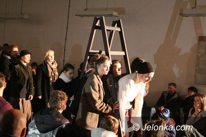 Jelenia Góra: W Dawnej Papierni premiera „Strzępów”