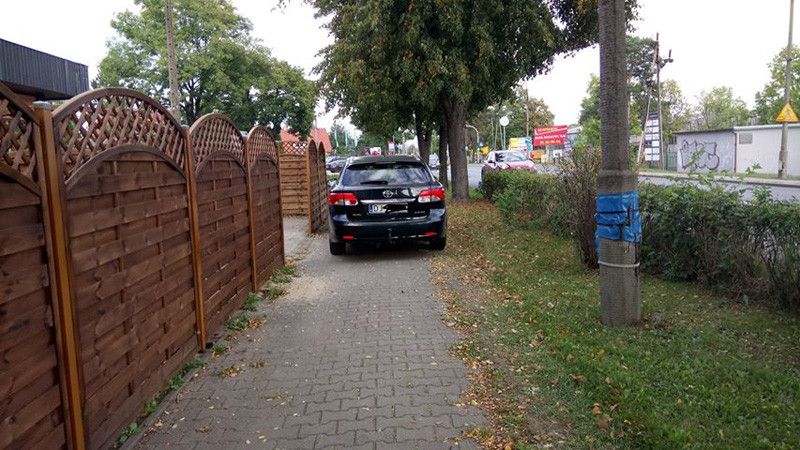 Jelenia Góra: Tak blokują chodniki!