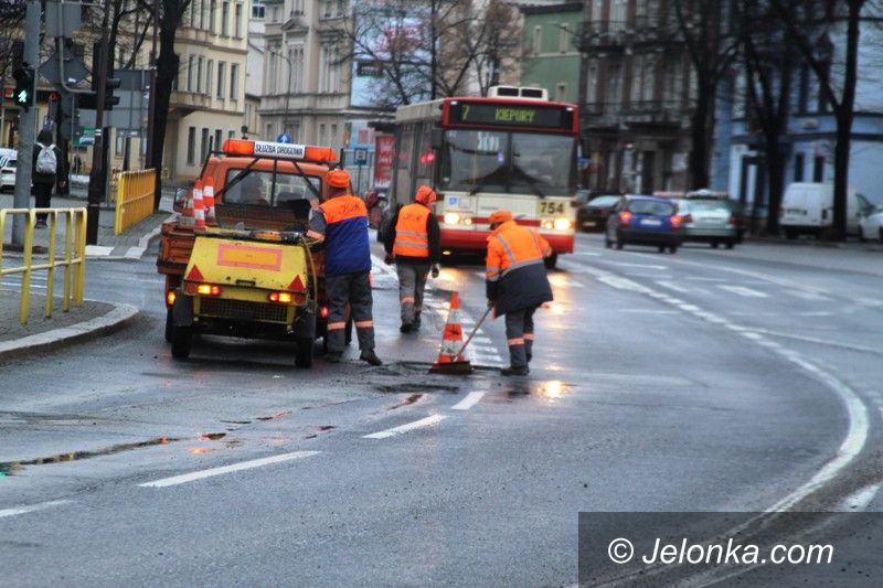 Jelenia Góra: Łatają dziury (prowizorycznie)