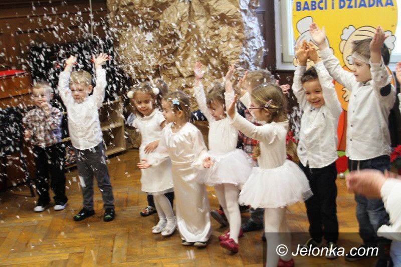 Jelenia Góra: Przedszkolaczki babciom i dziadkom