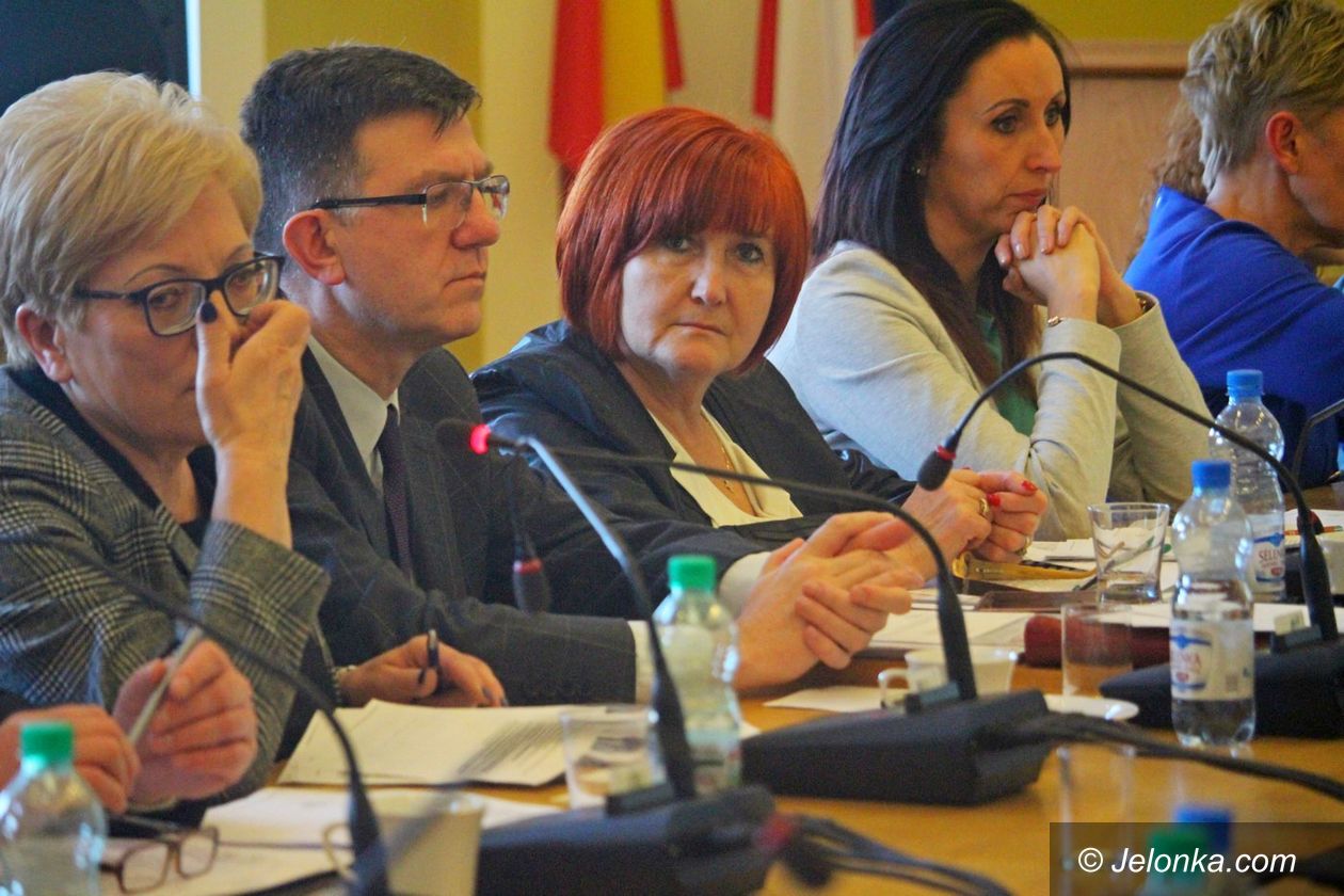 Jelenia Góra: Radni wezmą kasę za nieobecności