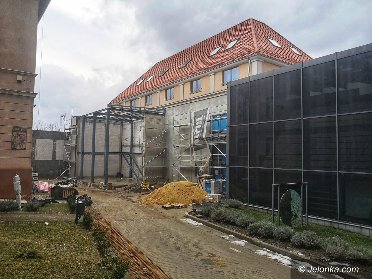 Jelenia Góra: Przy muzeum... powstaje huta szkła