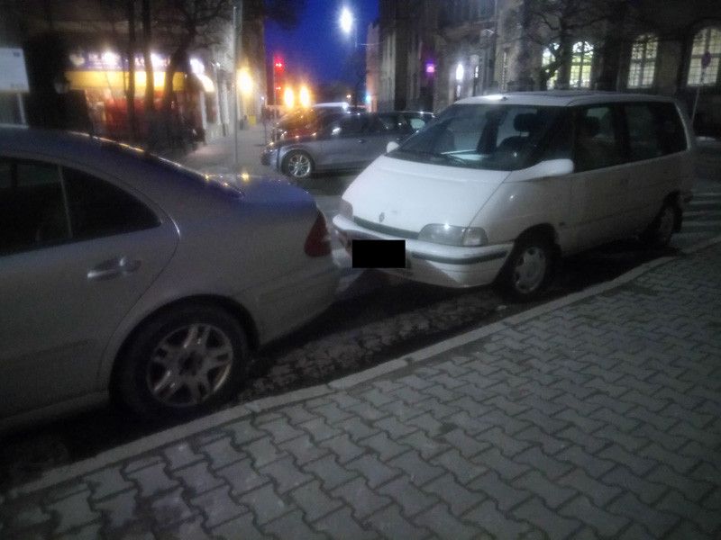Jelenia Góra: Zablokowali pasy!