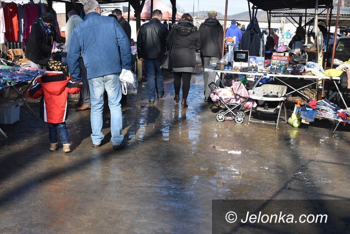 Jelenia Góra: Giełda tonie w błocie