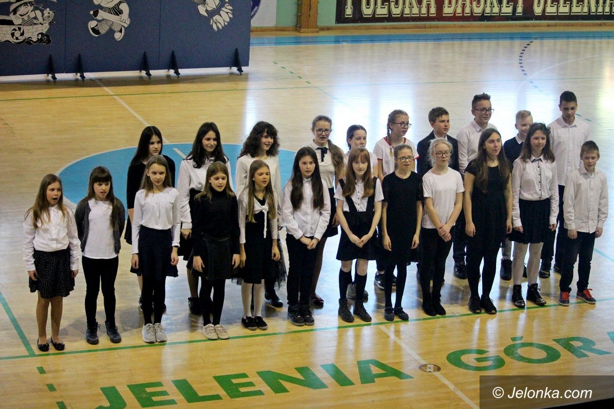 Jelenia Góra: Odkrywali "Dziesiątkę"