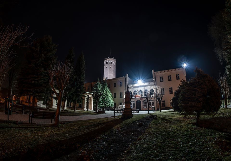 Mysłakowice: Nowa iluminacja pałacowej wieży