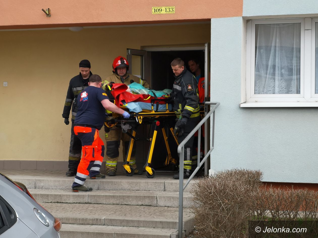Jelenia Góra: Strażacy pomagali pogotowiu