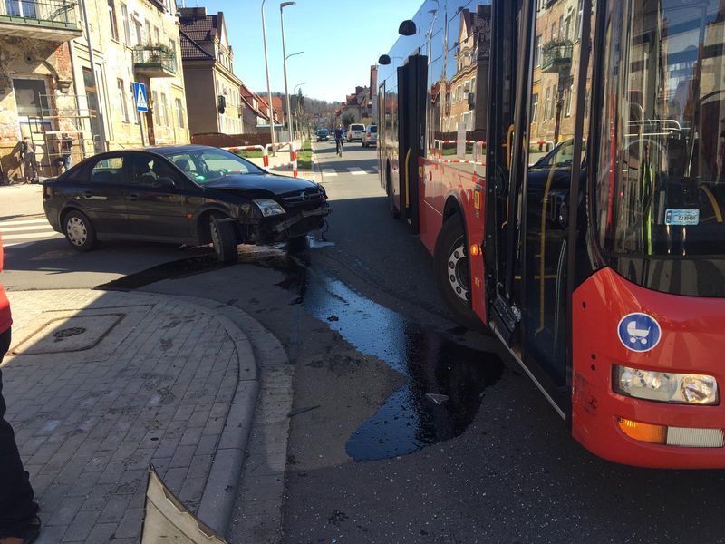 Jelenia Góra: Kierowcy noga z gazu – apelują policjanci