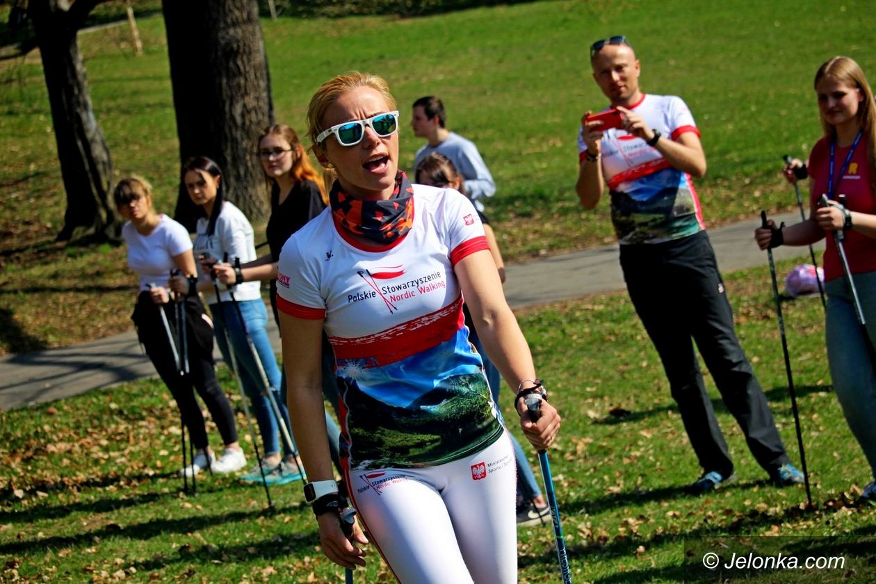 Jelenia Góra: Młodzież polubiła nordic walking