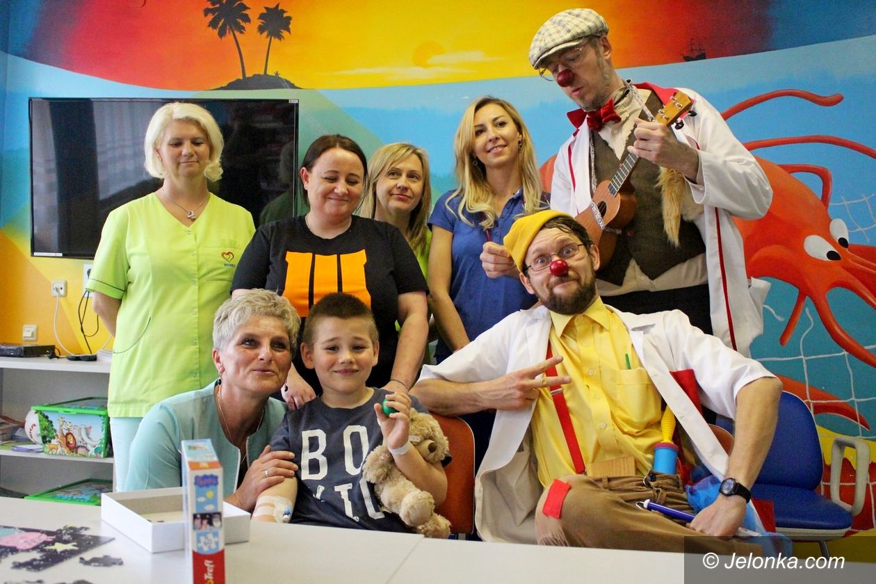Jelenia Góra: Czerwone noski odwiedziły jeleniogórską pediatrię