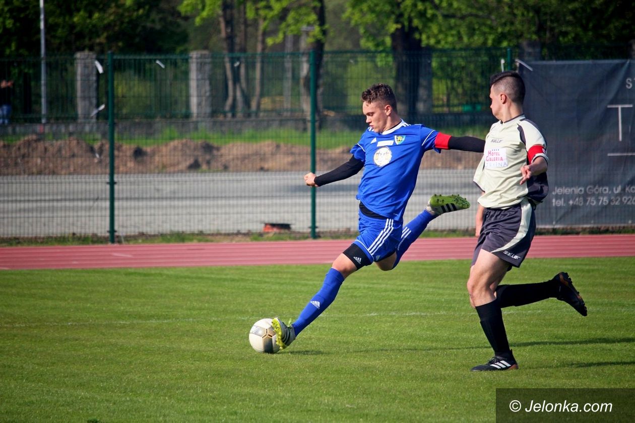 Jelenia Góra: Konfeks na łopatkach