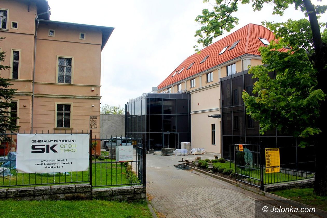 Jelenia Góra: Laboratorium Szkła coraz bliżej