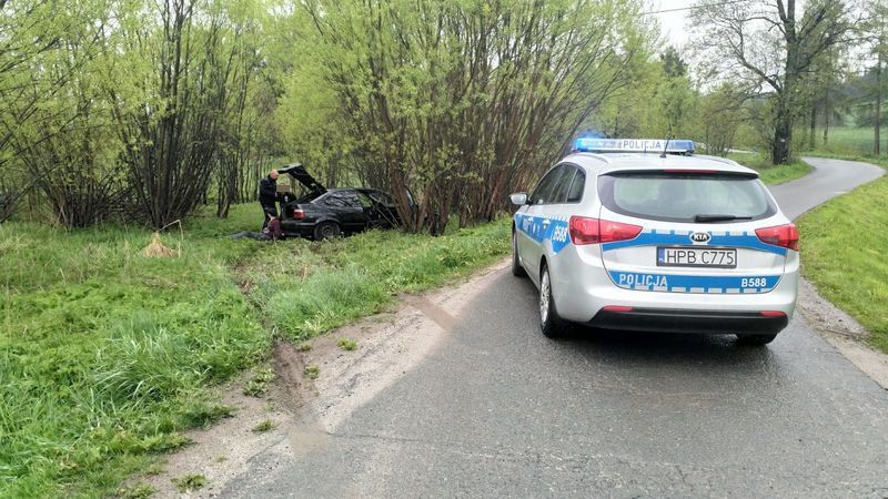 Region: Chciał uciec policji, auto wypadło z drogi