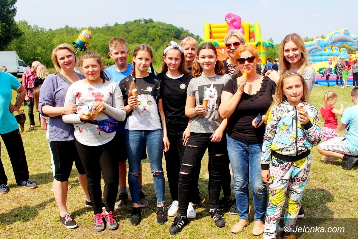 Jelenia Góra: Na pikniku promowali adopcje zwierząt