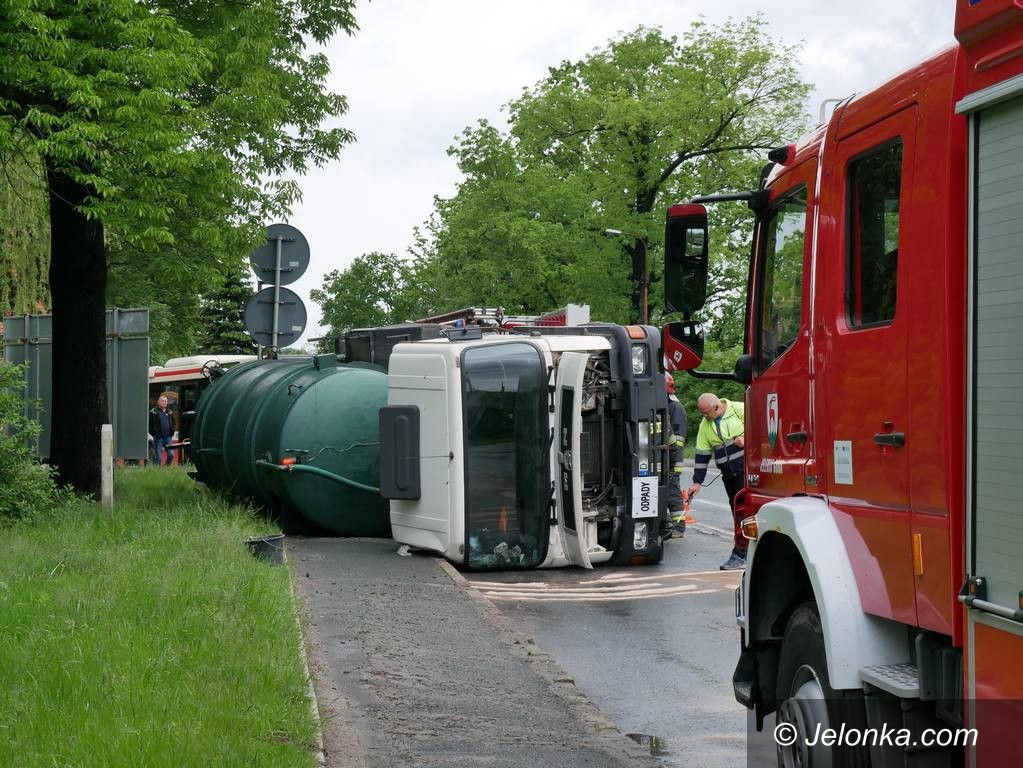 Jelenia Góra: Zderzenie WUKO z autobusem MZK