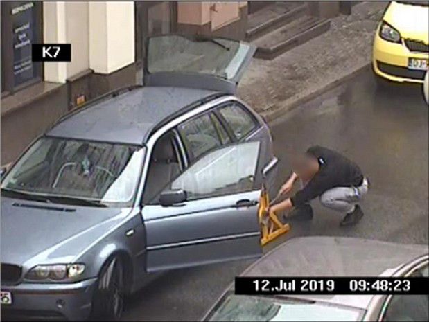 Jelenia Góra: Próbował zdjąć blokadę z koła