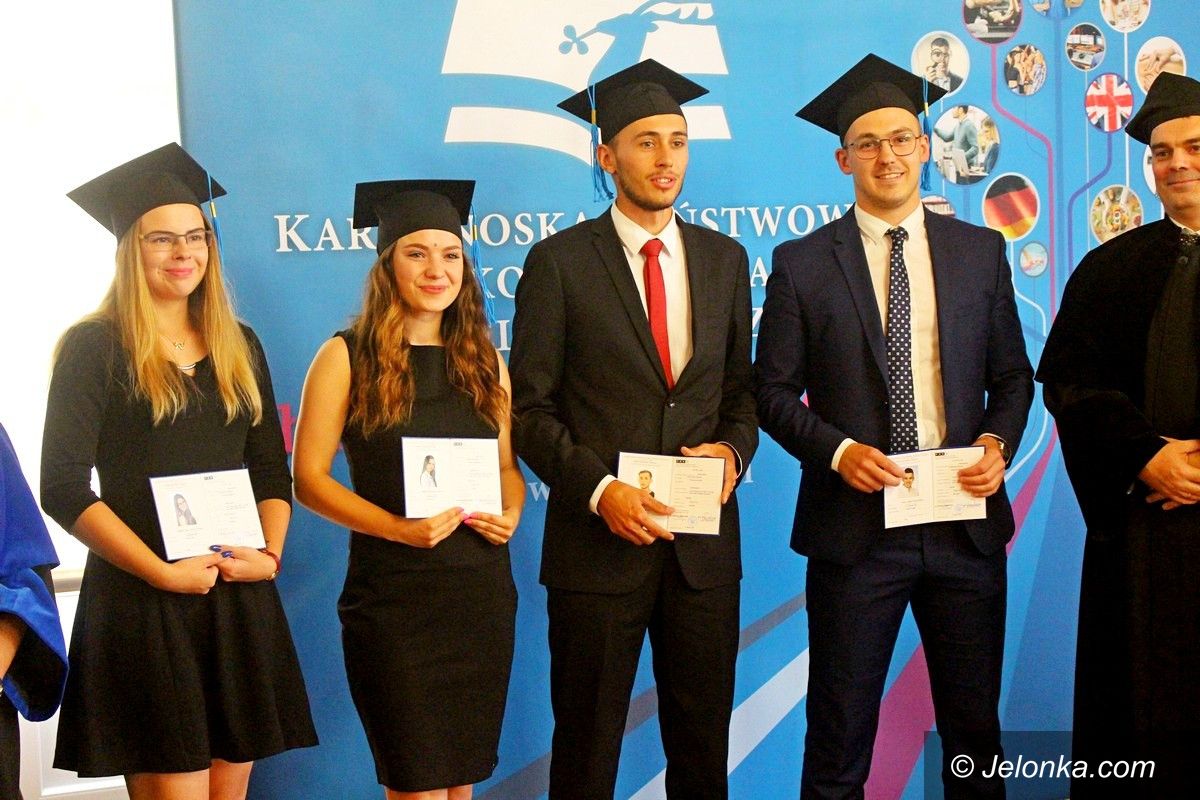 Jelenia Góra: Pierwsze magisterki w KPSW