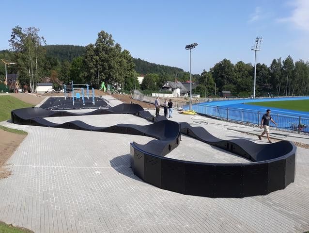 Karpacz: Mistrzowie na otwarciu stadionu