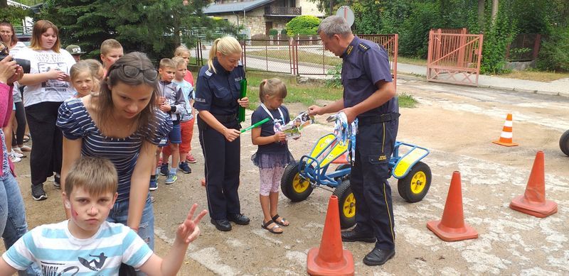 Jelenia Góra: Mundurowi u dzieci