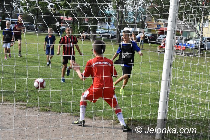 Jelenia Góra: Z piłką i pomponem