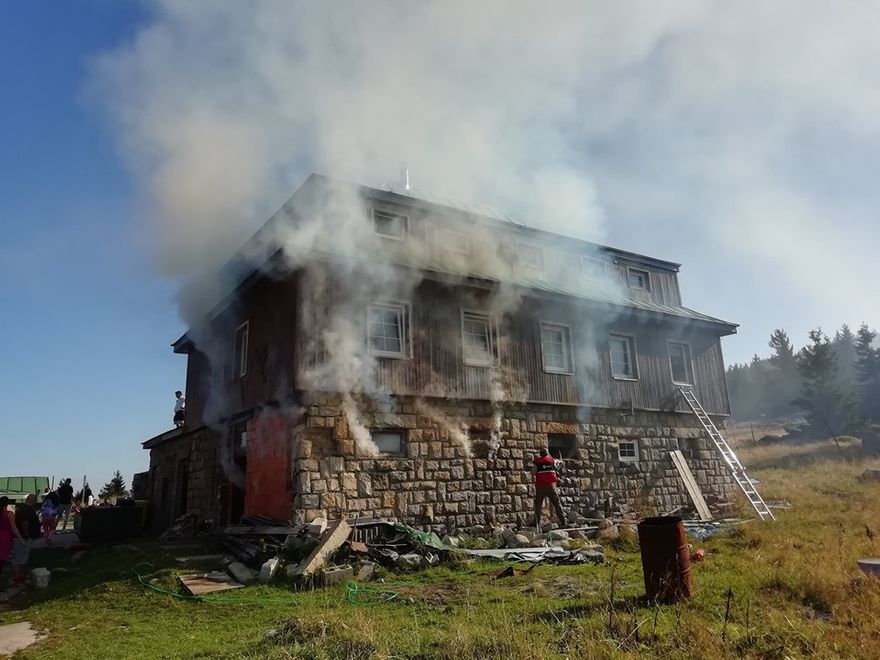 Karkonosze: Pożar na Przełęczy Karkonoskiej