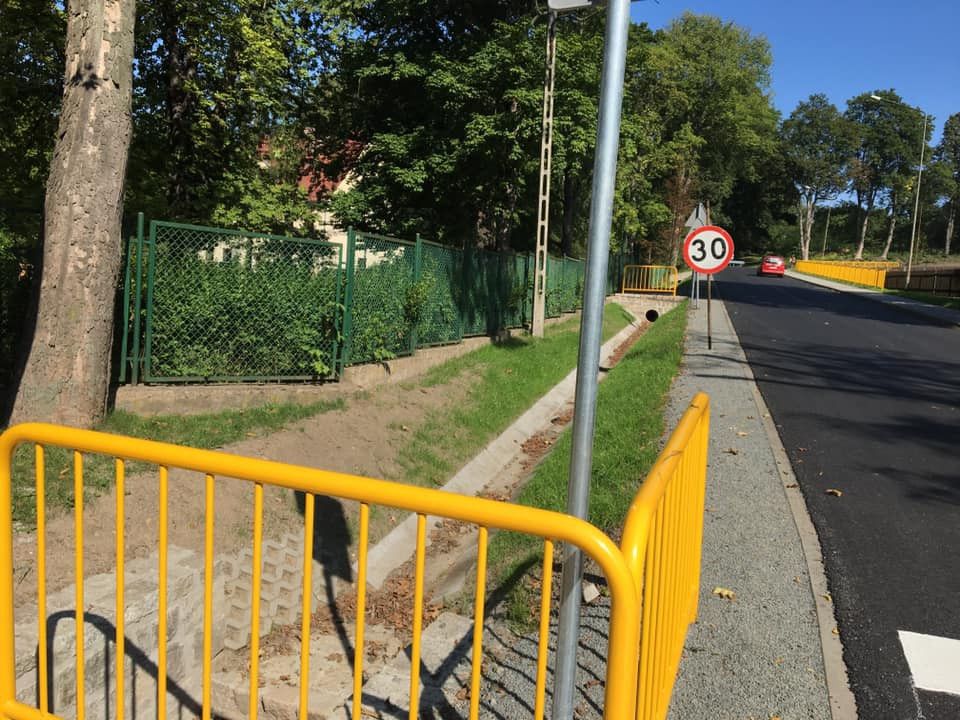 Janowice Wielkie: Droga jak nowa