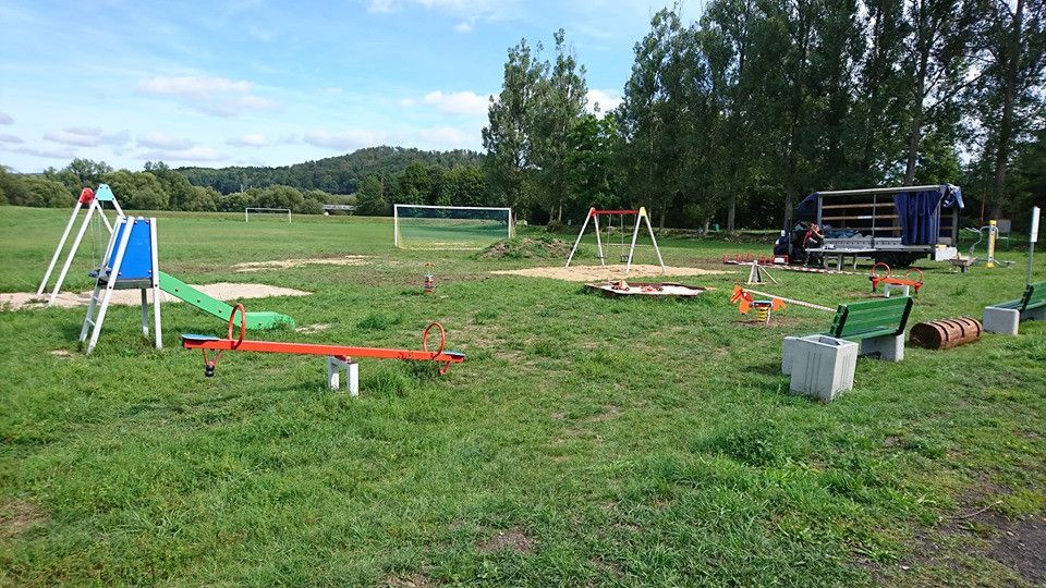 Dąbrowica: Nowe urządzenia na placu zabaw