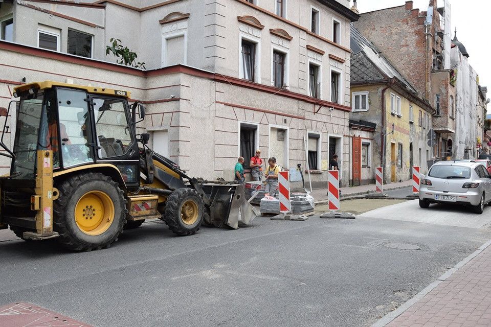 Kowary: Montują nowe "zebry"