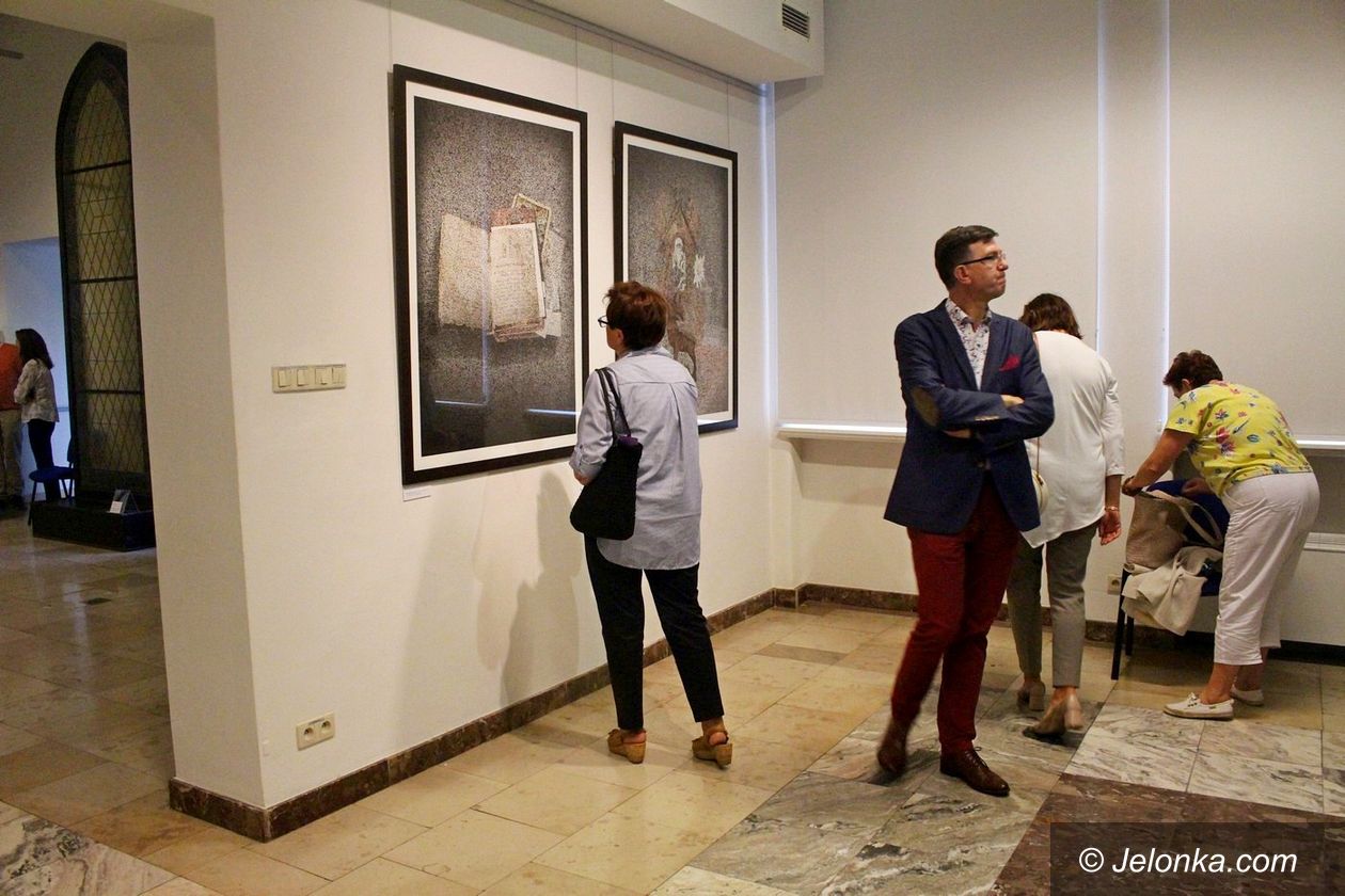 Jelenia Góra: Grafika "Fragmenty" w Muzeum Karkonoskim