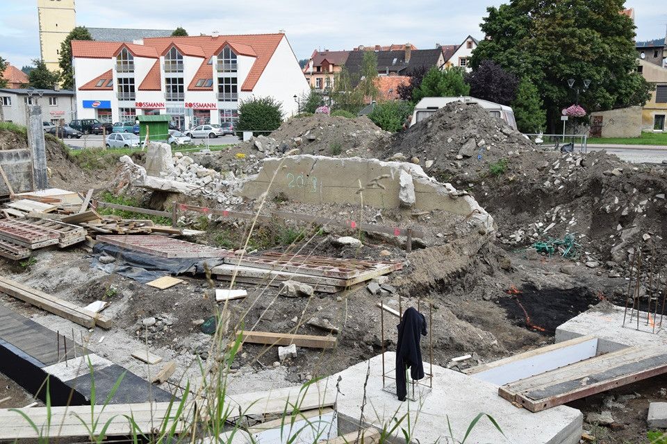 Kowary: Fundamenty muszli koncertowej już gotowe