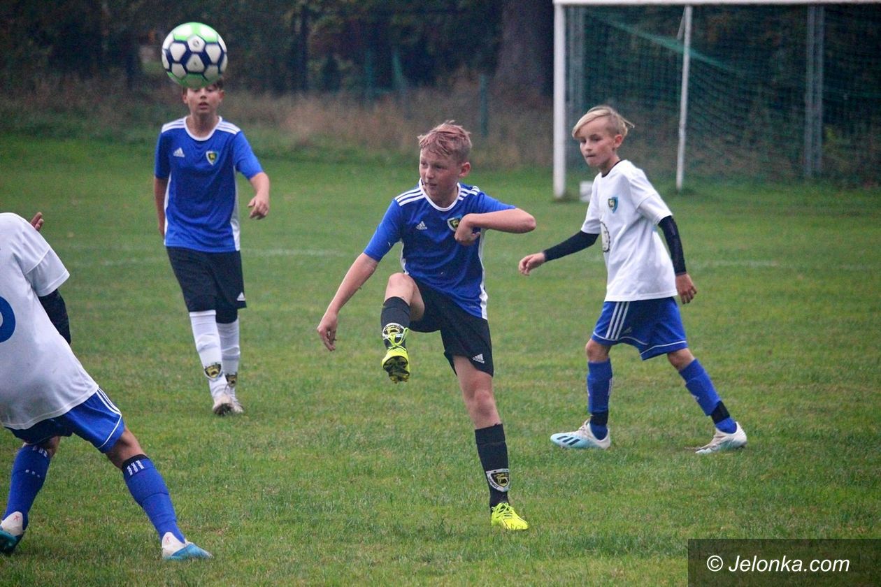 Dziwiszów: Koleżeńskie derby o punkty