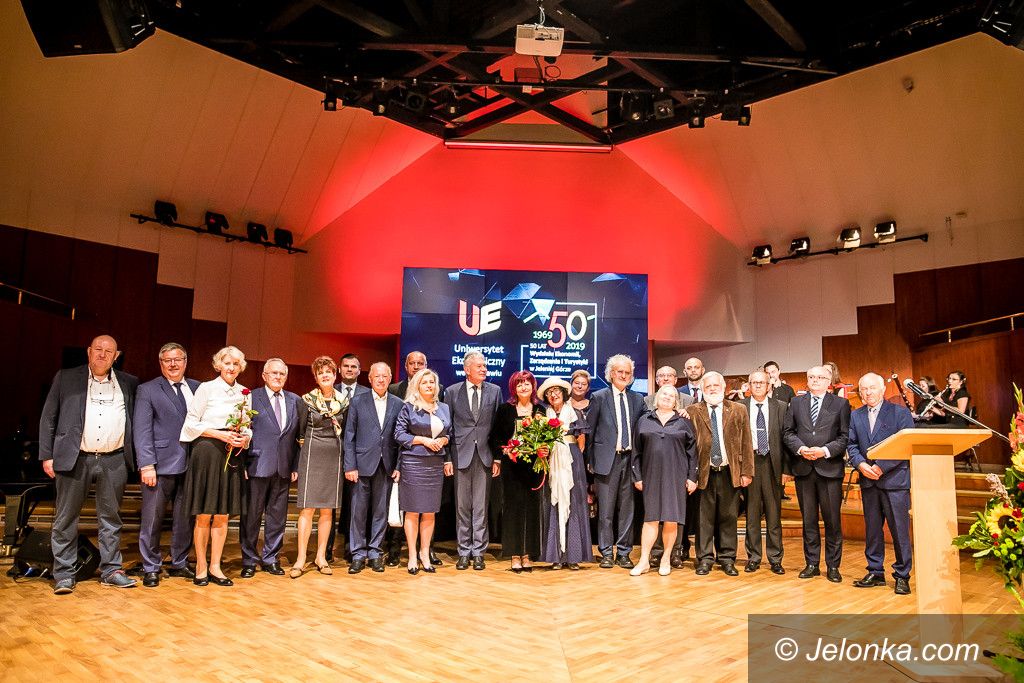 Jelenia Góra: Galą i balem zakończyli jubileusz