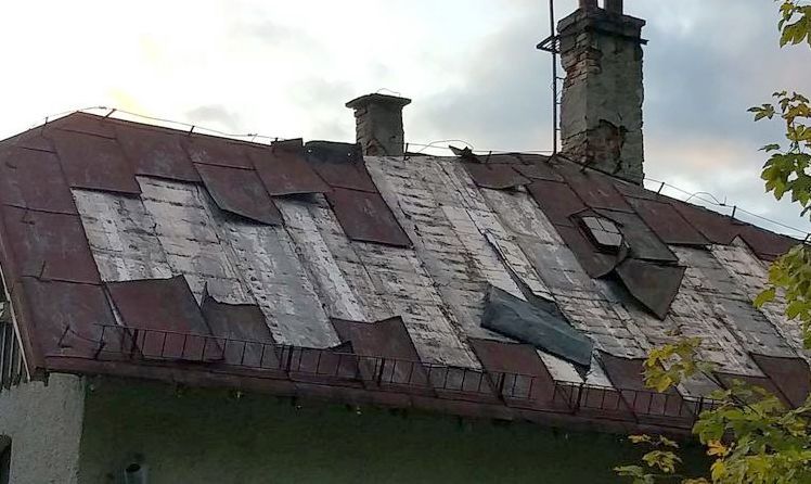 Szklarska Poręba: Kradli blachę z dachu