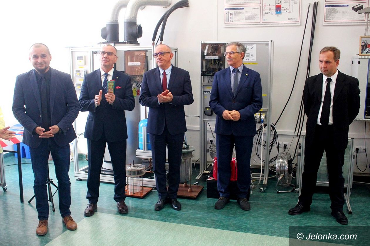 Jelenia Góra: Nowy sprzęt w pracowni OZE