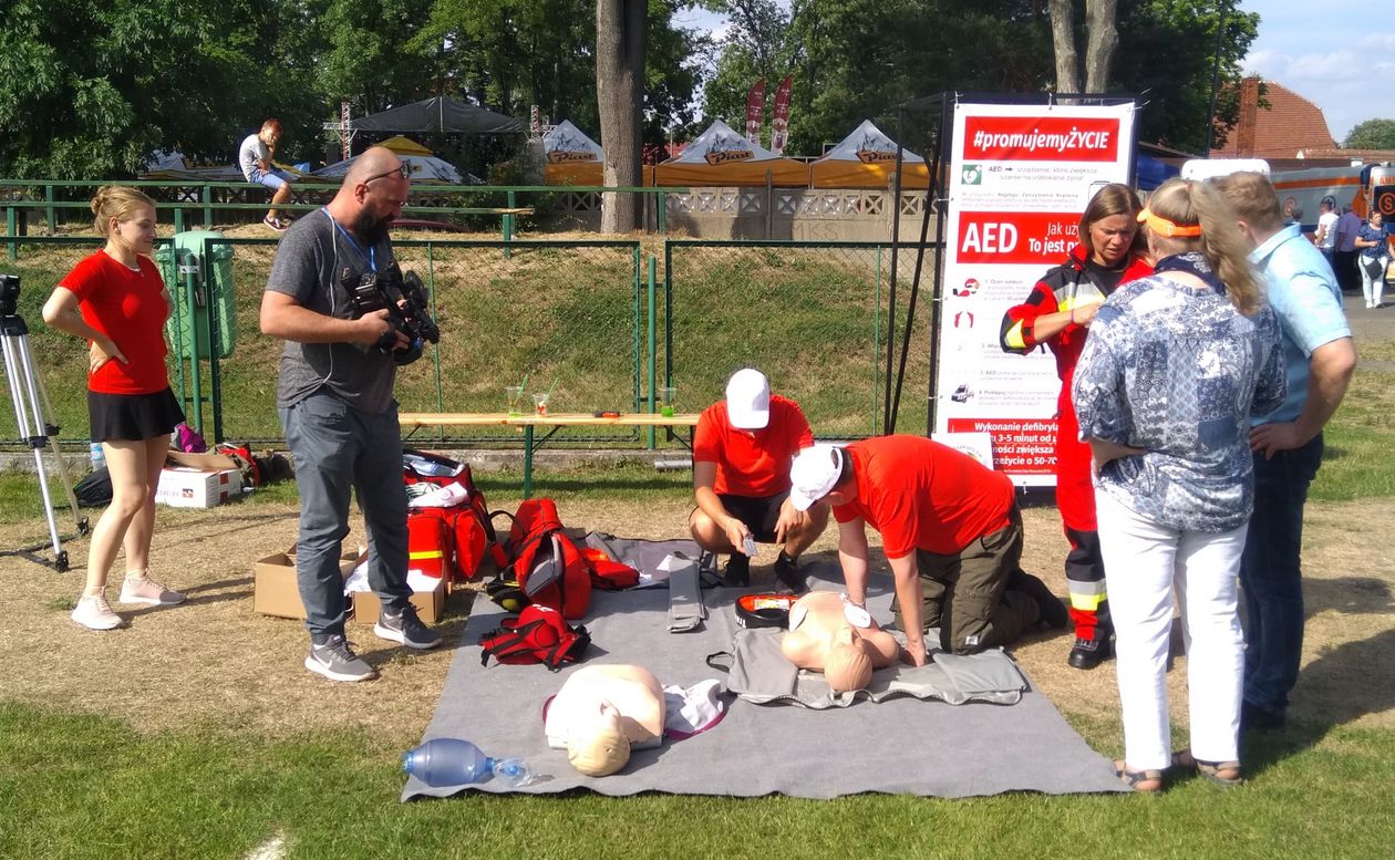 Jelenia Góra: Nie trzeba się bać defibrylatora